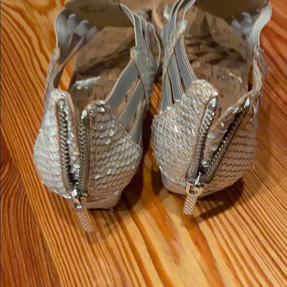 Donald J. Pliner silver gladiator sandal size 9.5 - Picture 2 of 5